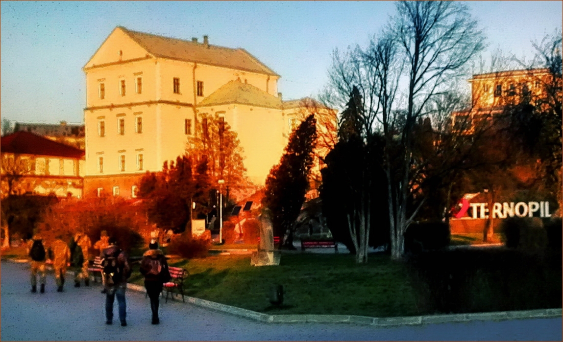 Засновиник міста - старовинний замок...