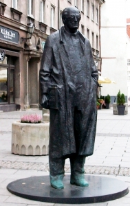 Monument to Estonian writer Jaan Kross