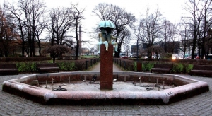 Fountain with sculptures of boys