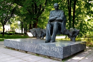 A monument to Estonian writer A. Tammsaare in Tallinn