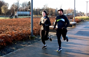 Synchronized running during a joint training session