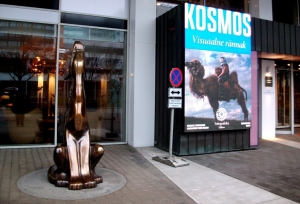 Wolf monument next to the Nordik Forum hotel