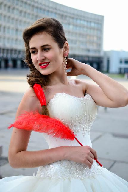 ... невеста, девушка, платье, перо, портрет девушки, крастный, помада