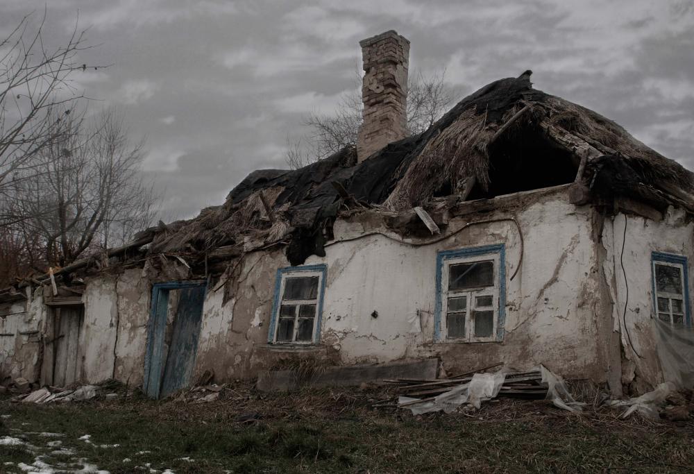 покинута батьківщина деревня, тоска, разруха, брошенный дом, непогода