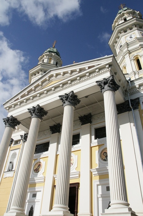 храм