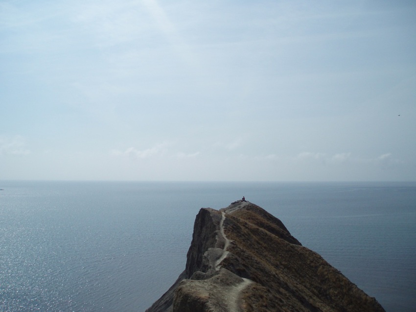Кто - то там в дали человек, море, тропа