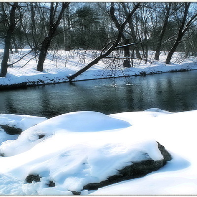 Зимовий річковий краєвид...