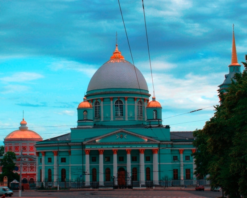 Собор вечером религия