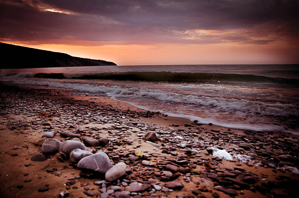 sunset закат, солнце, пляж, море, волны, камни, природа, пейзаж, гора, галька