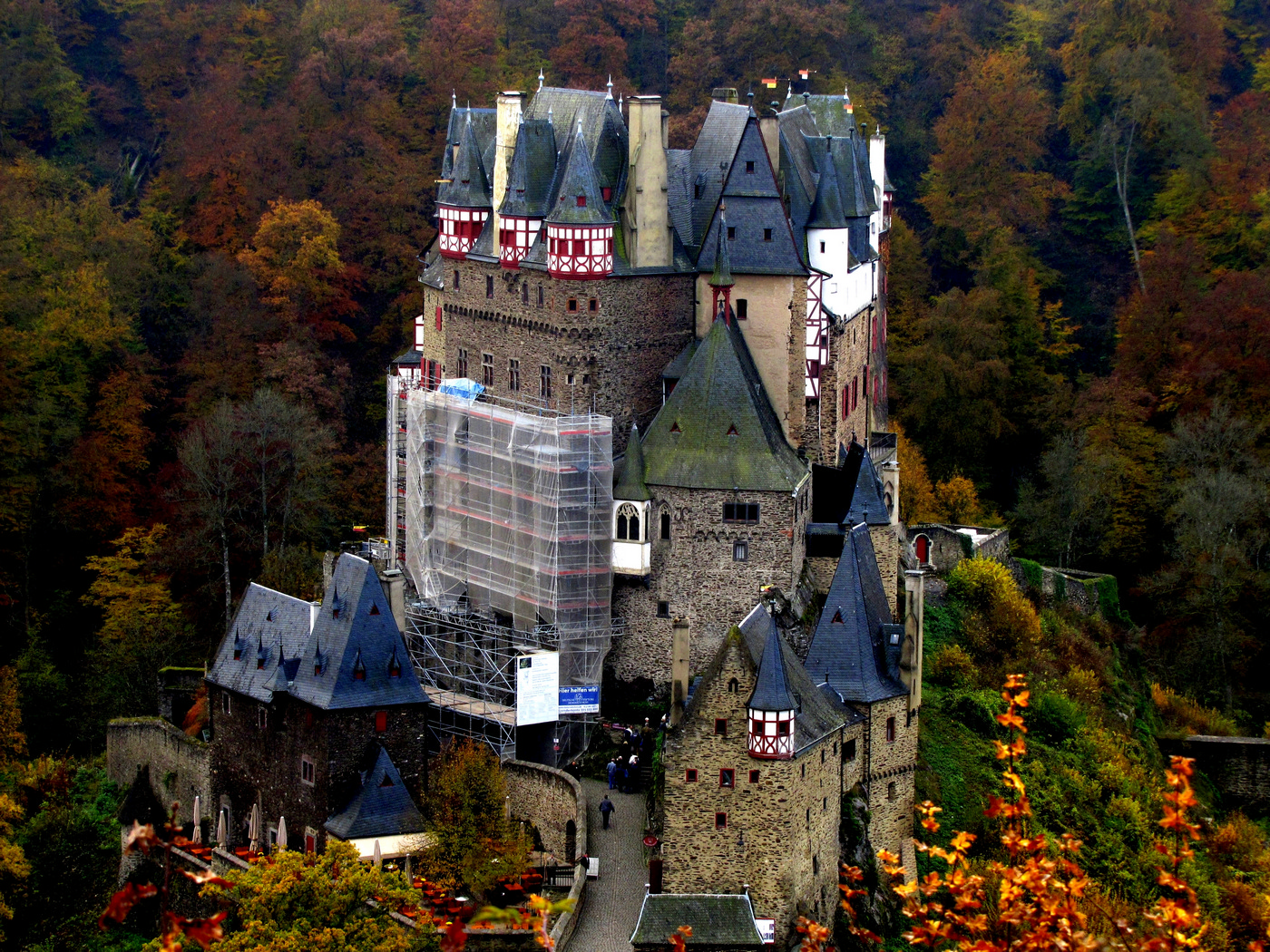 Замок эльц. Замок Бург Эльц. Замок Эльц Германия. Замок Эльц (Burg Eltz). Замок Burg Eltz Германия.