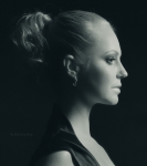   . Portrait in profile.