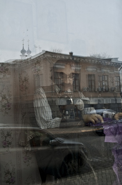 жизнь в стеклах витрин...