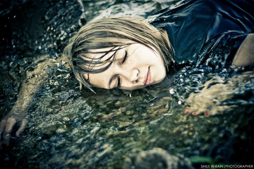 замороженными пальцами, в отсутствии горячей воды(с.) фото, вода