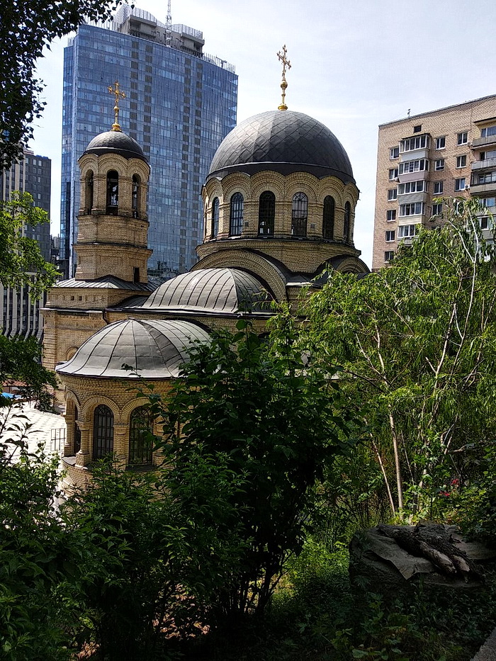 Храм на Шовковичній