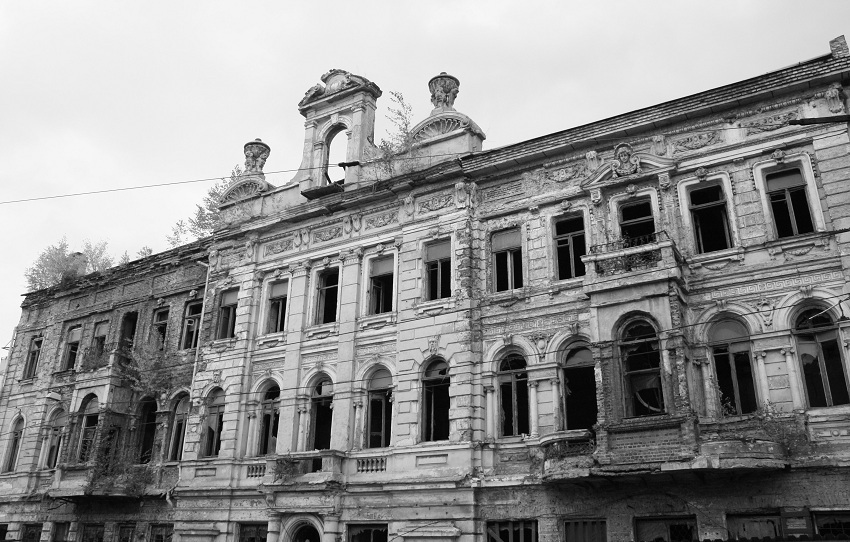 Руины здания