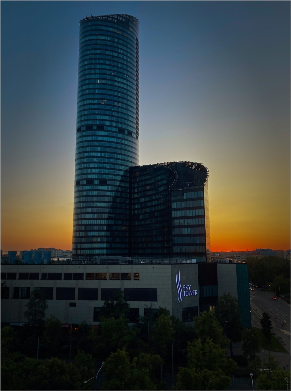 Вроцлавська башня "Sky tower" yarhold